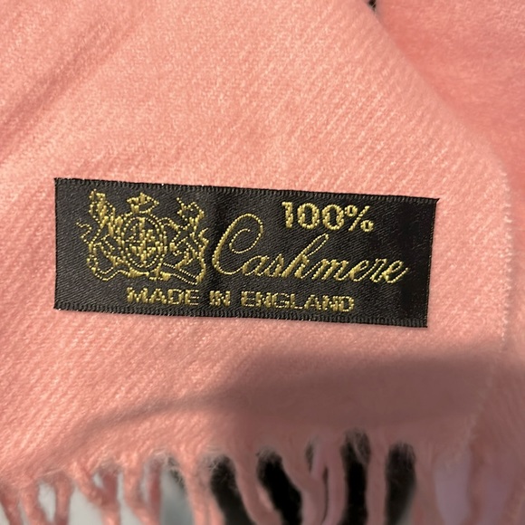Pink Cashmere Scarf - Picture 2 of 2